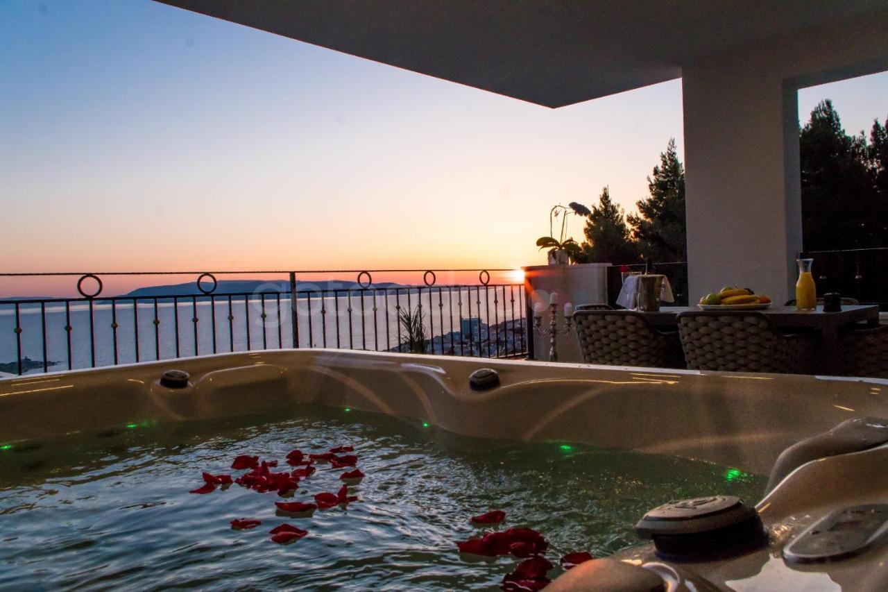 Villa Smaragd - Opal - Luxury Apt With Shared Pool And Private Hot Tub ماكارسكا المظهر الخارجي الصورة