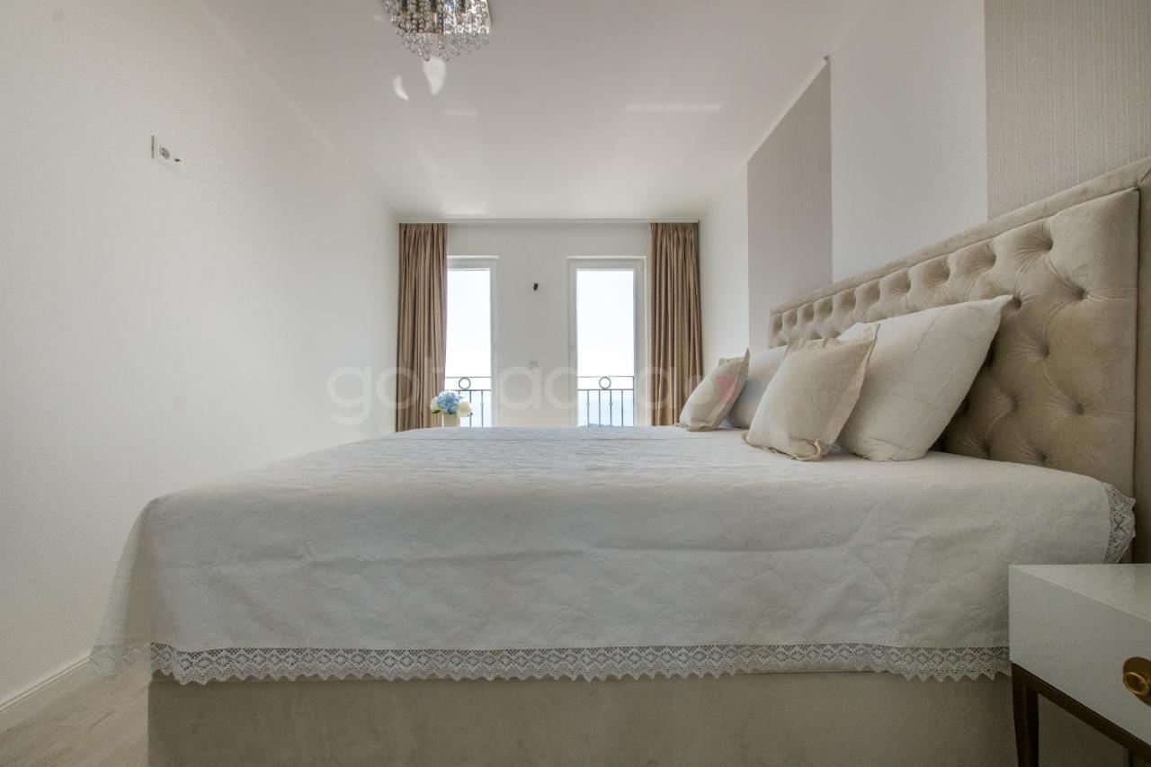 Villa Smaragd - Opal - Luxury Apt With Shared Pool And Private Hot Tub ماكارسكا المظهر الخارجي الصورة