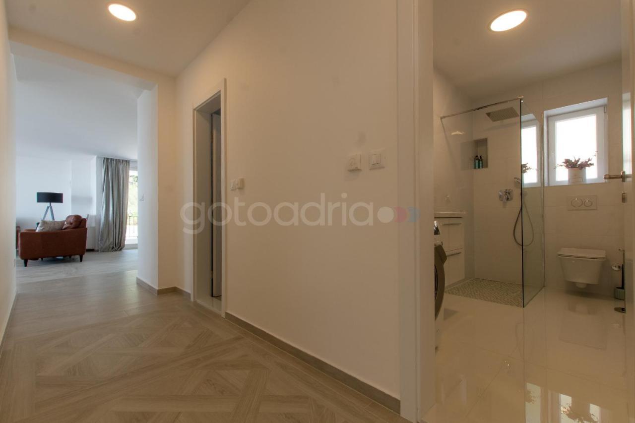 Villa Smaragd - Opal - Luxury Apt With Shared Pool And Private Hot Tub ماكارسكا المظهر الخارجي الصورة