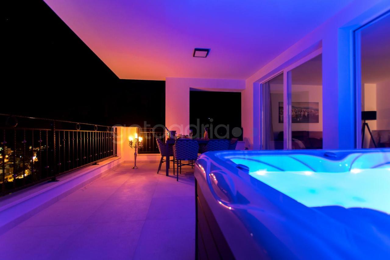 Villa Smaragd - Opal - Luxury Apt With Shared Pool And Private Hot Tub ماكارسكا المظهر الخارجي الصورة