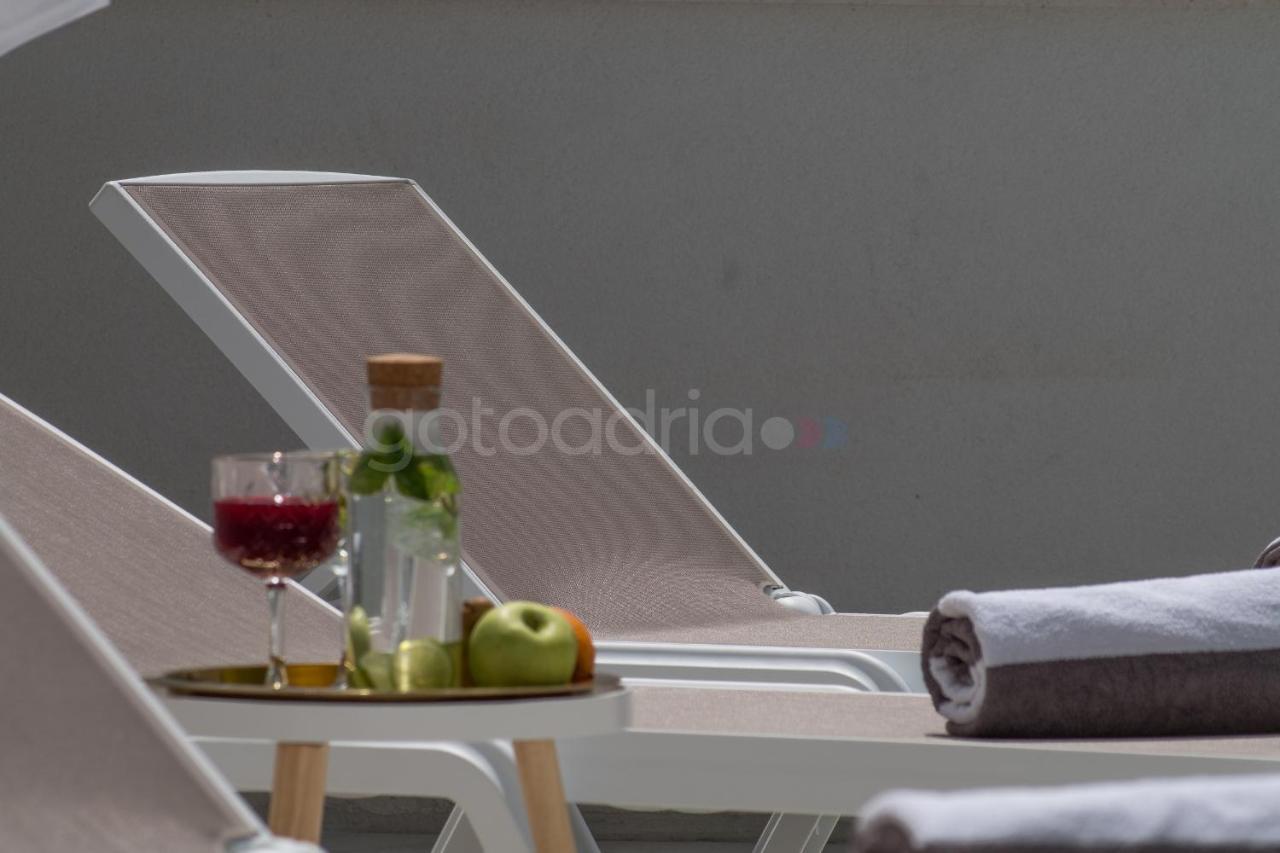Villa Smaragd - Opal - Luxury Apt With Shared Pool And Private Hot Tub ماكارسكا المظهر الخارجي الصورة
