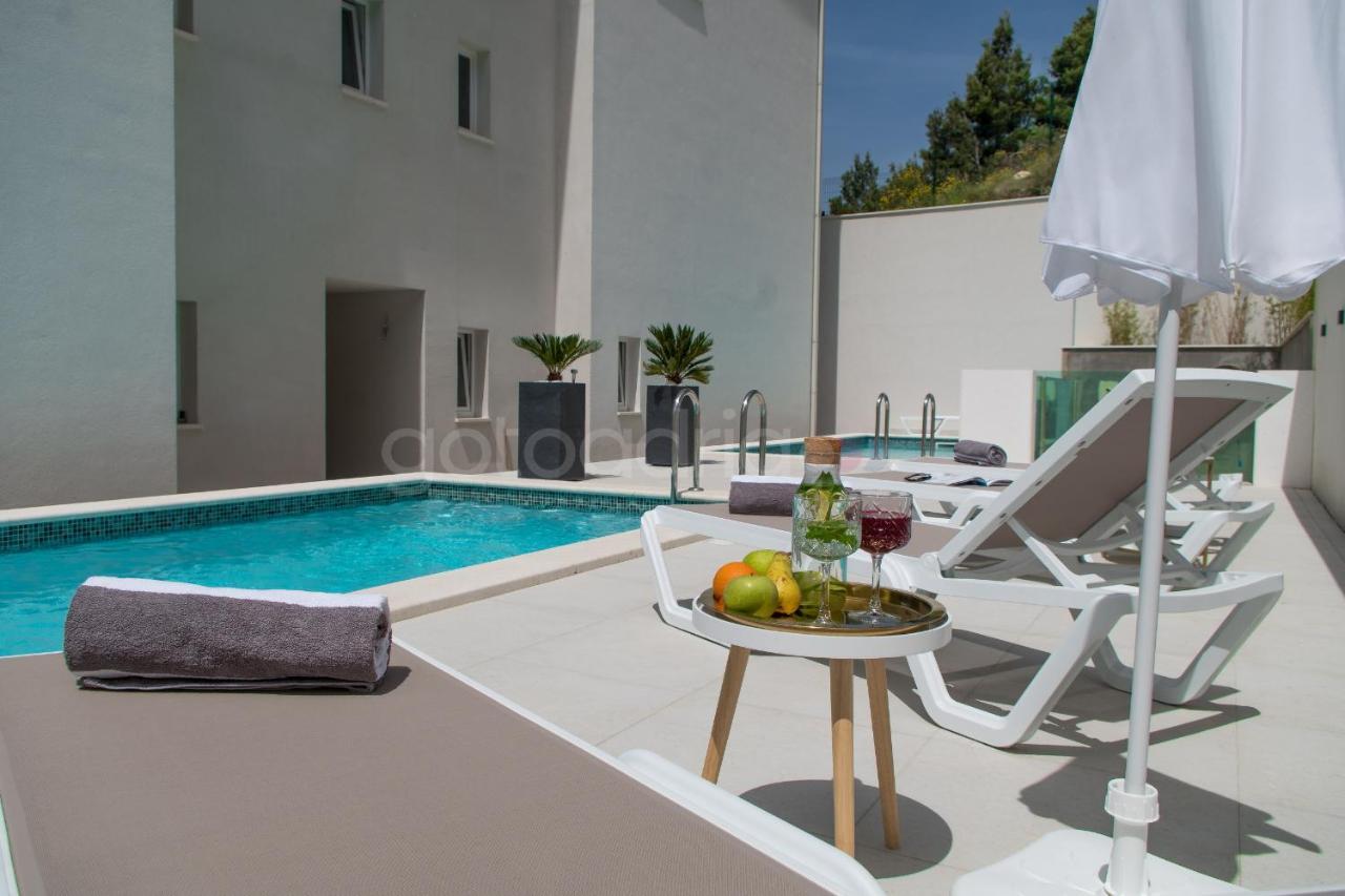 Villa Smaragd - Opal - Luxury Apt With Shared Pool And Private Hot Tub ماكارسكا المظهر الخارجي الصورة