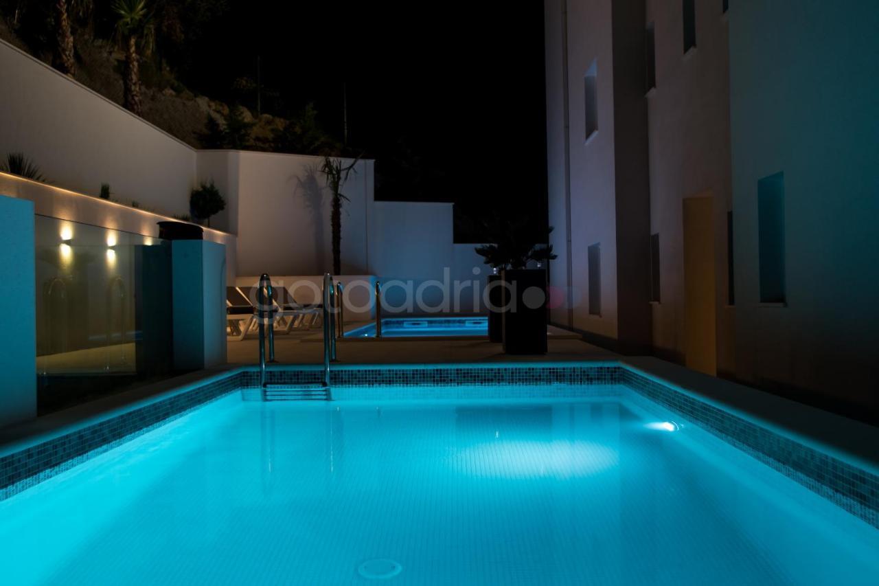 Villa Smaragd - Opal - Luxury Apt With Shared Pool And Private Hot Tub ماكارسكا المظهر الخارجي الصورة