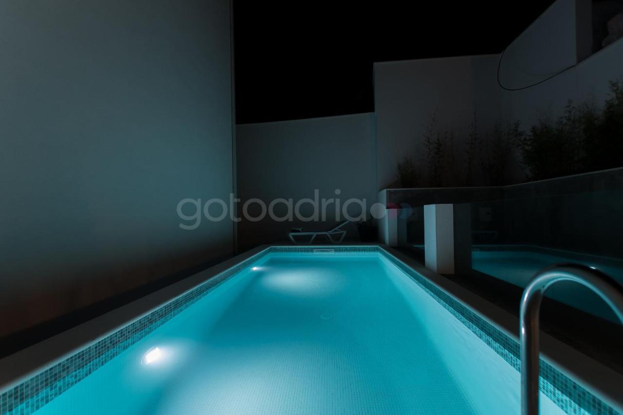 Villa Smaragd - Opal - Luxury Apt With Shared Pool And Private Hot Tub ماكارسكا المظهر الخارجي الصورة